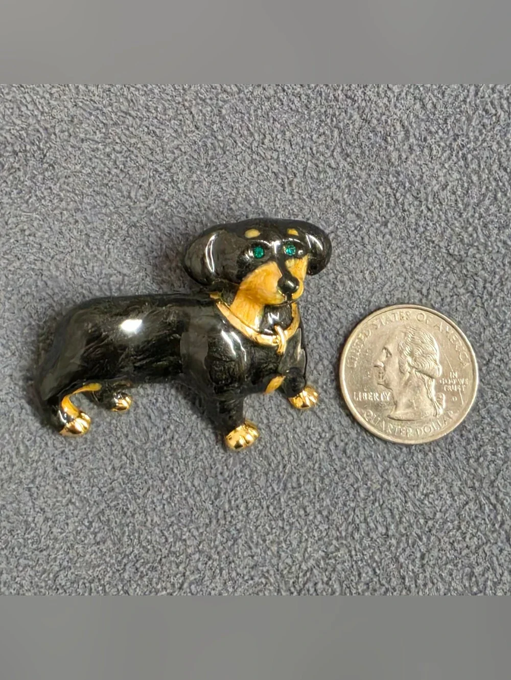 Black Tan Dachshund Dog Brooch Green Rhinestone Eyes Enamel Gold Tone New